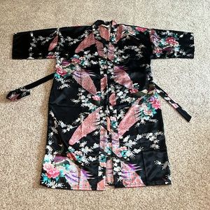 Ya Ye Er Si Japanese Satin Robe Kimono Beautiful OS